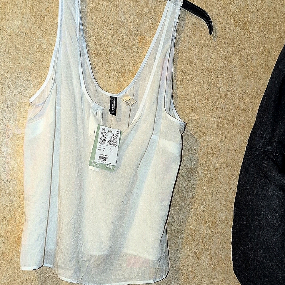 NWT White Sleeveless Top By H&M. Super Cute!!